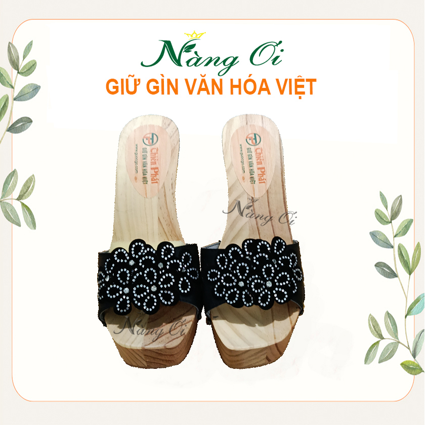 guốc mộc cao 14cm với màu sáng của gỗ thông phù hợp mang với áo dài